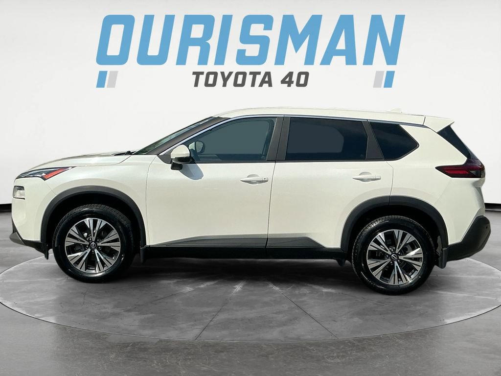 Used 2023 Nissan Rogue SV image 3