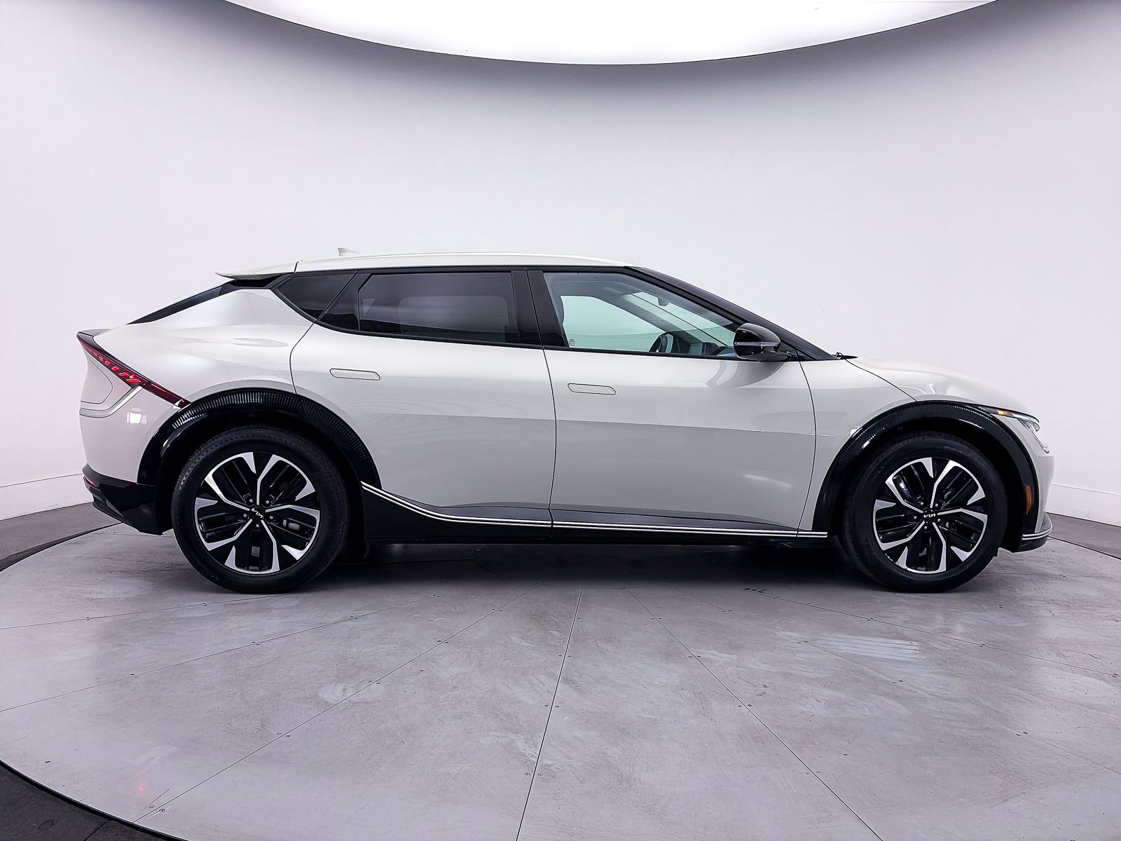Used 2023 Kia EV6 Wind RWD image 43
