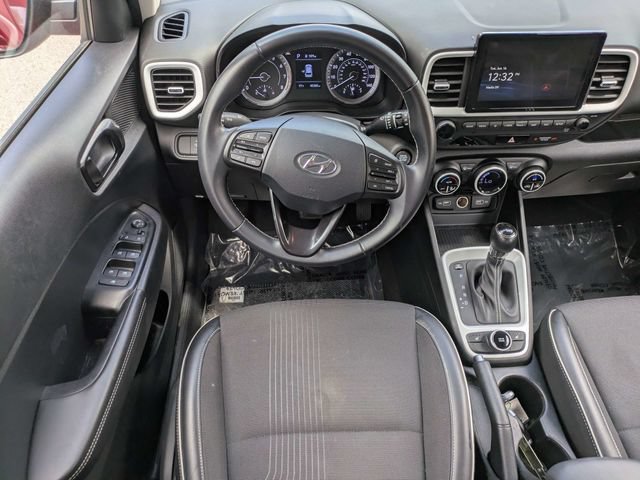 Used 2022 Hyundai Venue Limited FWD image 14
