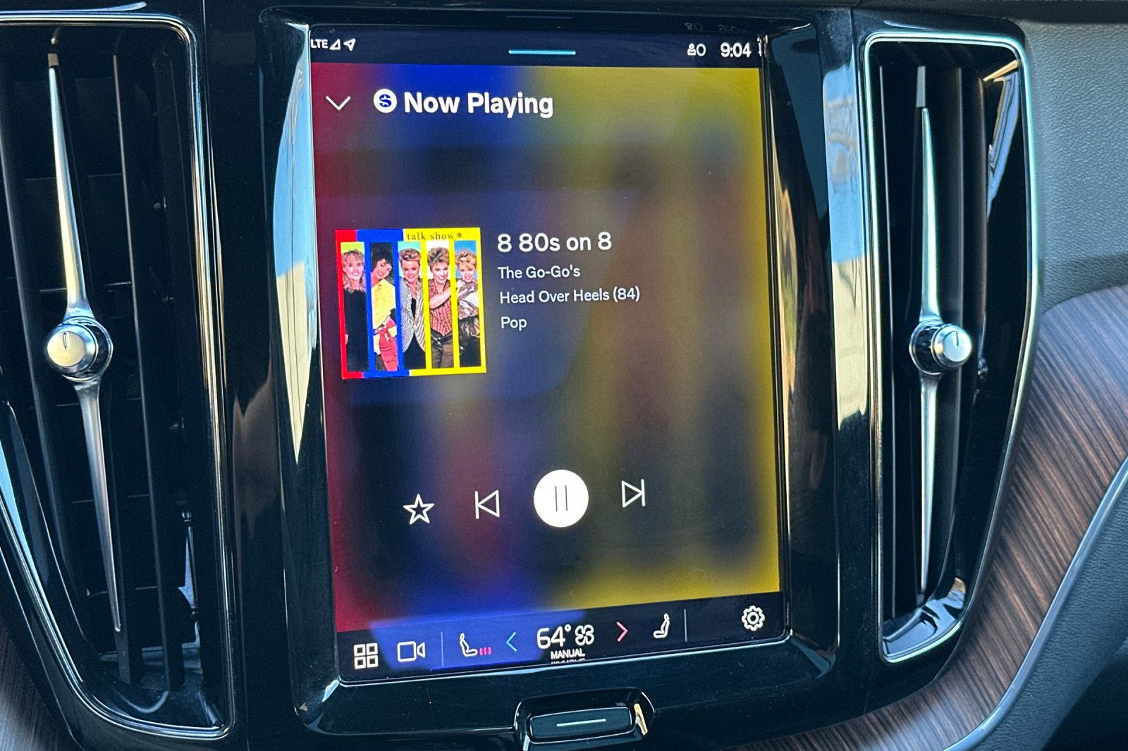 Certified 2022 Volvo XC60 B5 Momentum image 22