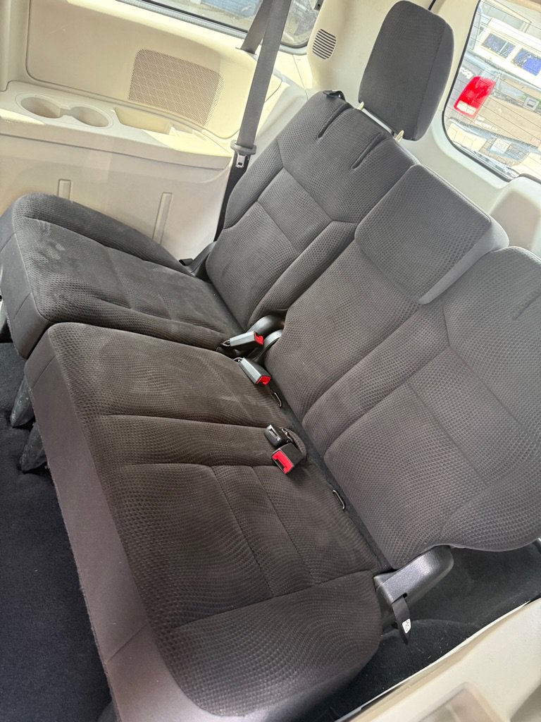 Used 2018 Dodge Grand Caravan SE w/ UConnect Hands-Free Group FWD image 11