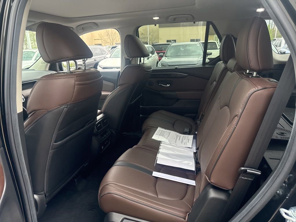Used 2025 Honda Pilot Elite image 12