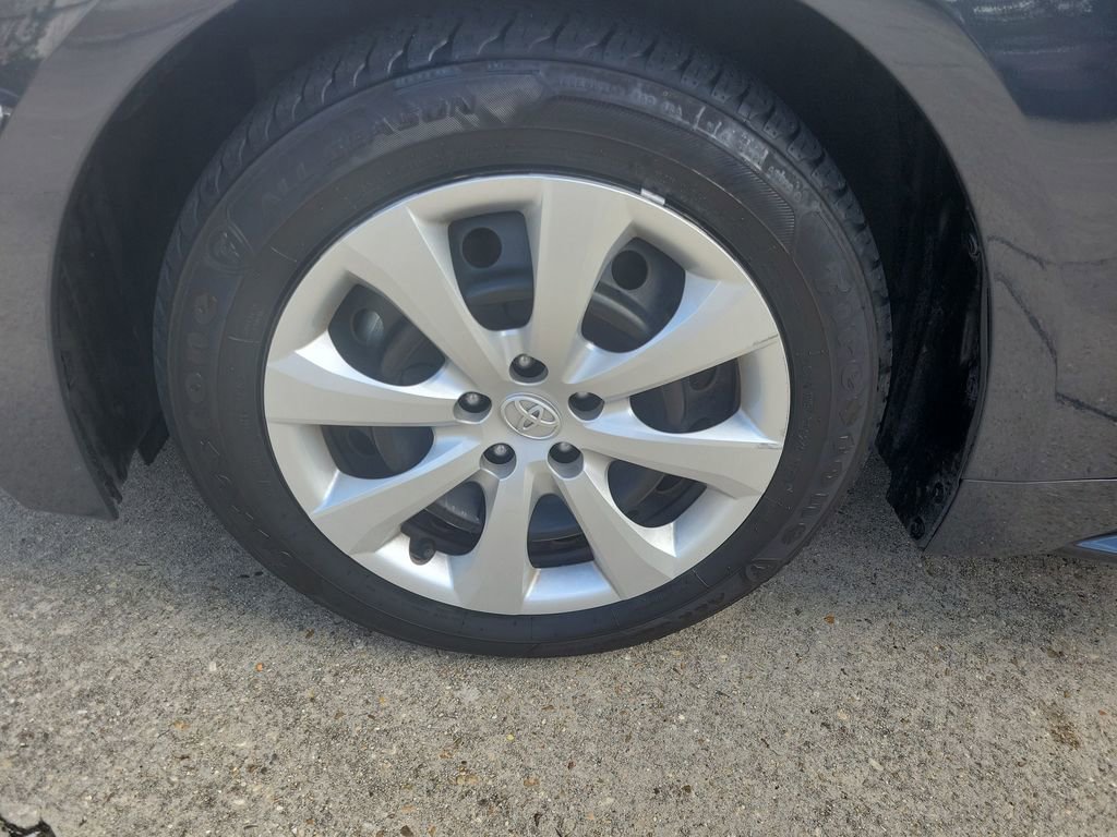 Certified 2025 Toyota Corolla LE image 28