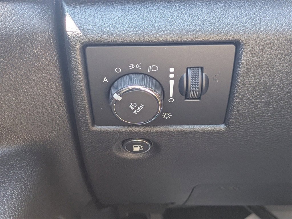 Used 2022 Jeep Grand Cherokee Laredo X image 28