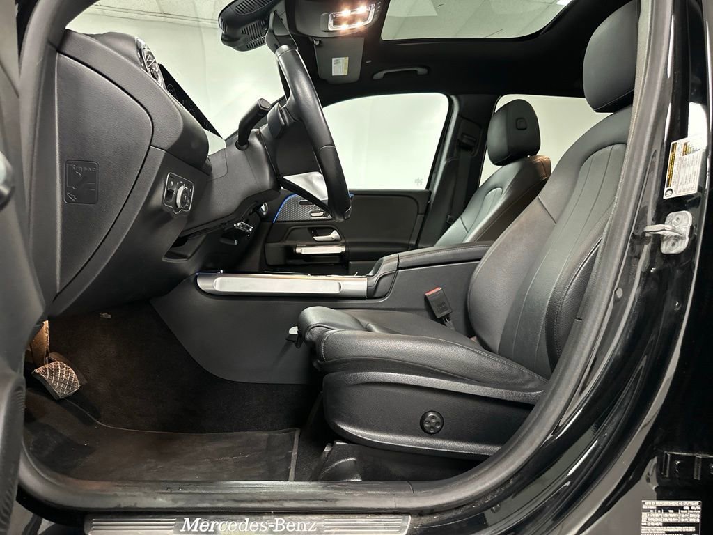 Used 2025 Mercedes-Benz GLB 250 image 17