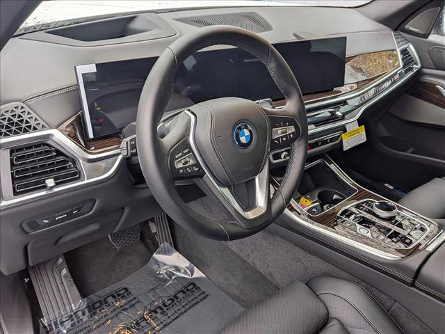 New 2026 BMW X5 xDrive50e image 3