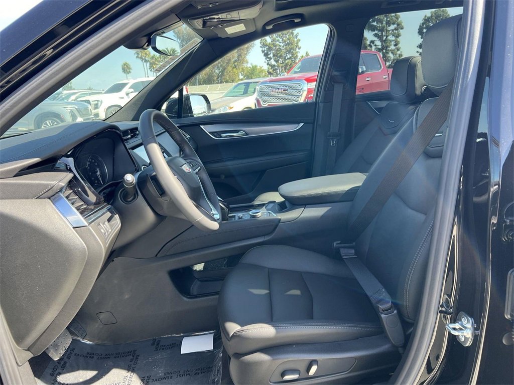 New 2025 Cadillac XT6 Luxury image 23