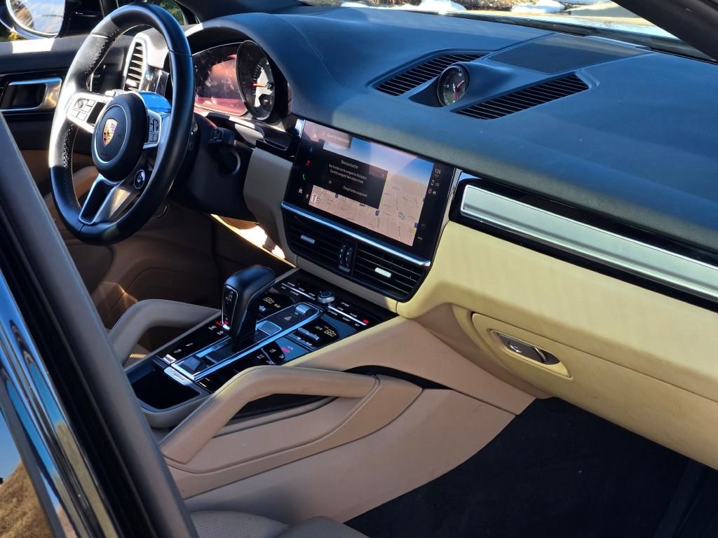 Certified 2023 Porsche Cayenne Platinum Edition image 35