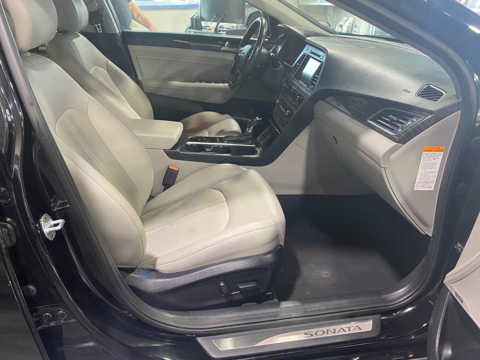 Used 2017 Hyundai Sonata Limited FWD image 13