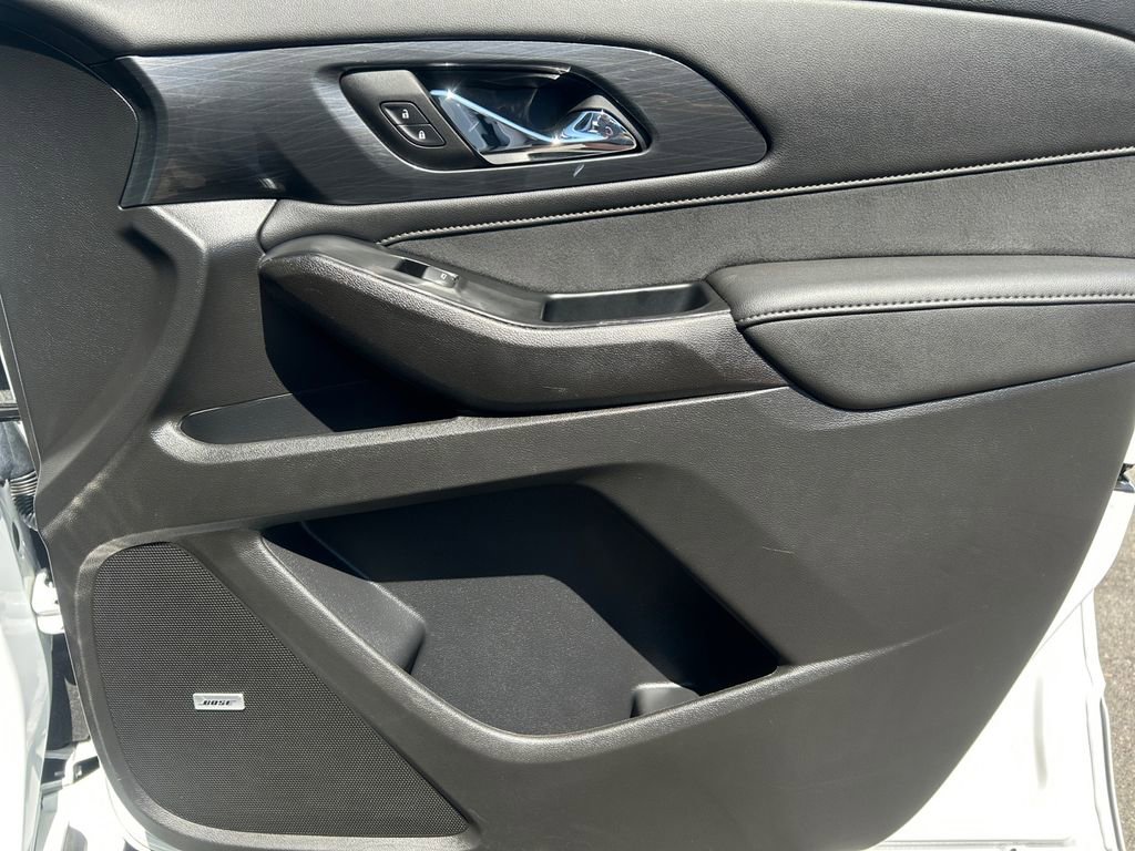 Used 2023 Chevrolet Traverse High Country image 24