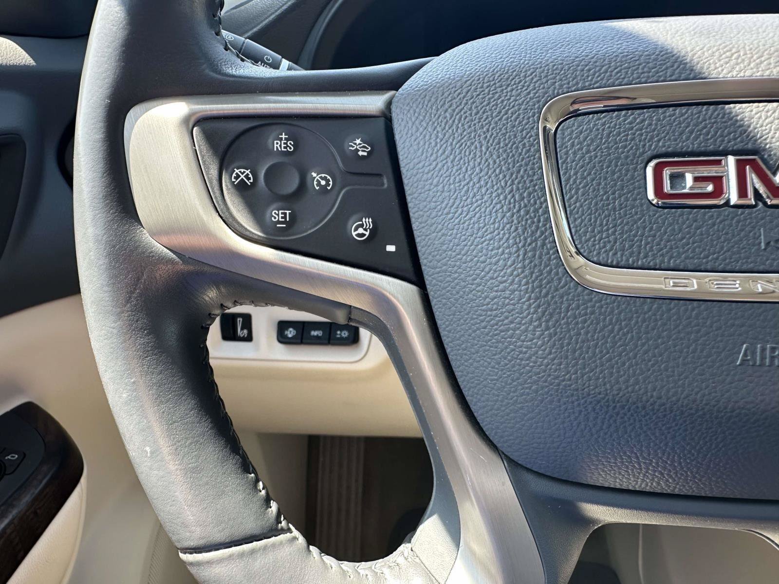 Used 2021 GMC Acadia Denali w/ Denali Technology Package FWD image 13