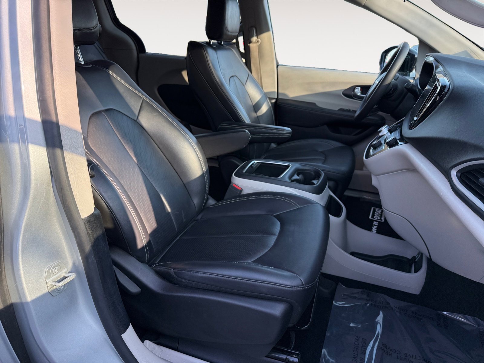 Used 2024 Chrysler Pacifica Touring-L image 19