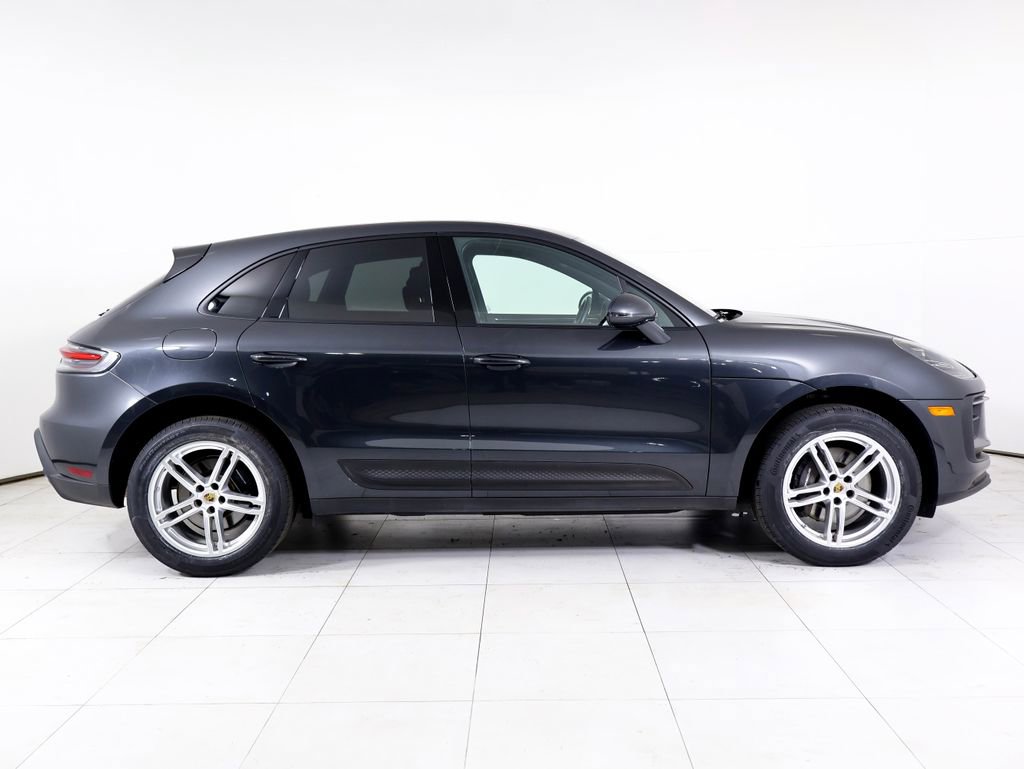 Certified 2024 Porsche Macan AWD/4WD image 31