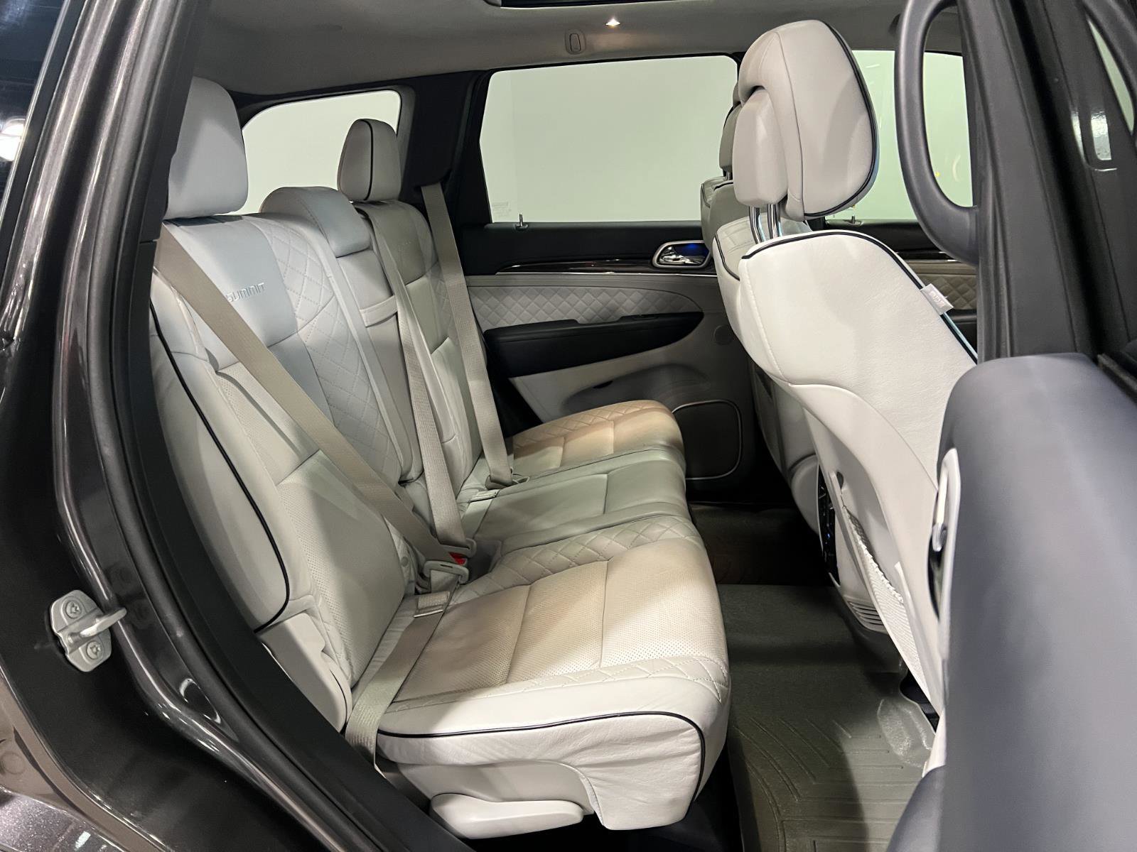 Used 2020 Jeep Grand Cherokee Summit image 36