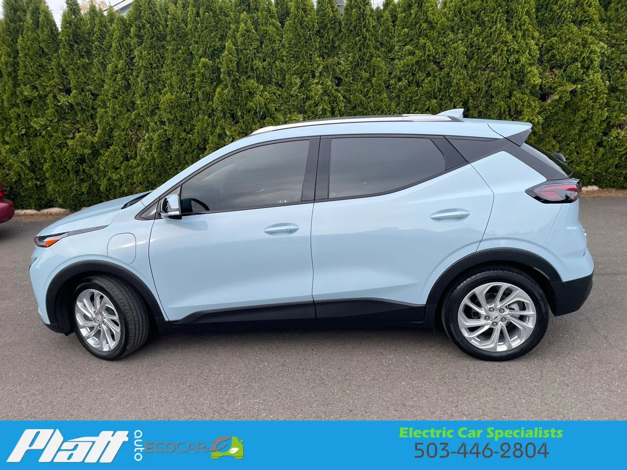 Used 2022 Chevrolet Bolt EUV LT w/ Comfort Package FWD image 4