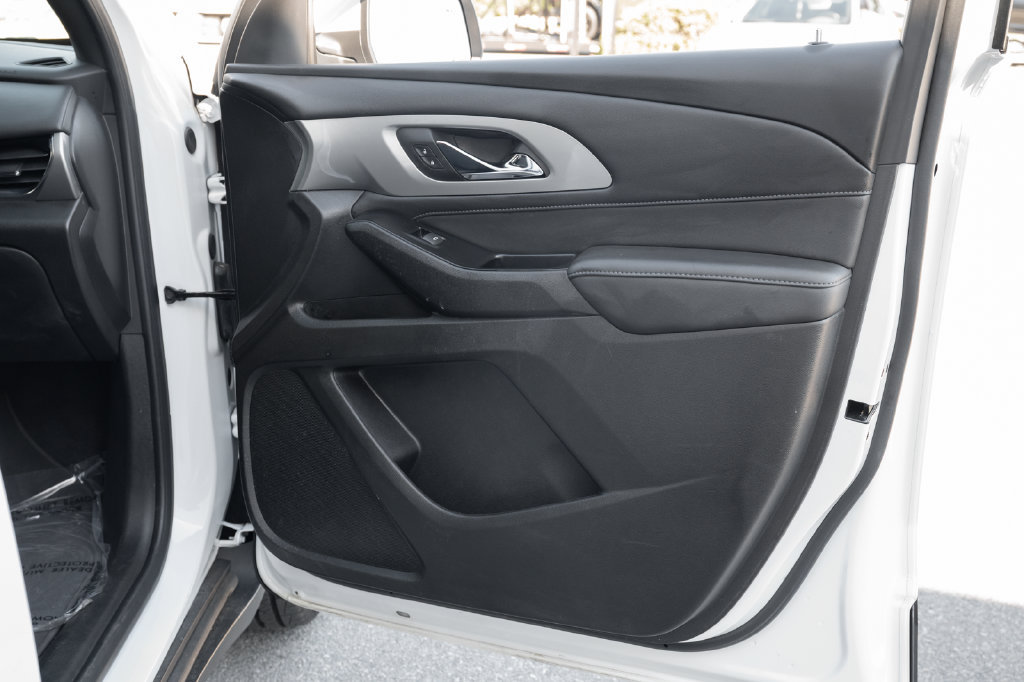 Used 2023 Chevrolet Traverse LT FWD image 42