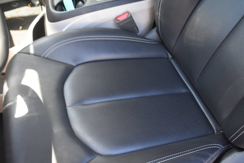 Used 2024 Chrysler Pacifica Touring-L FWD image 12