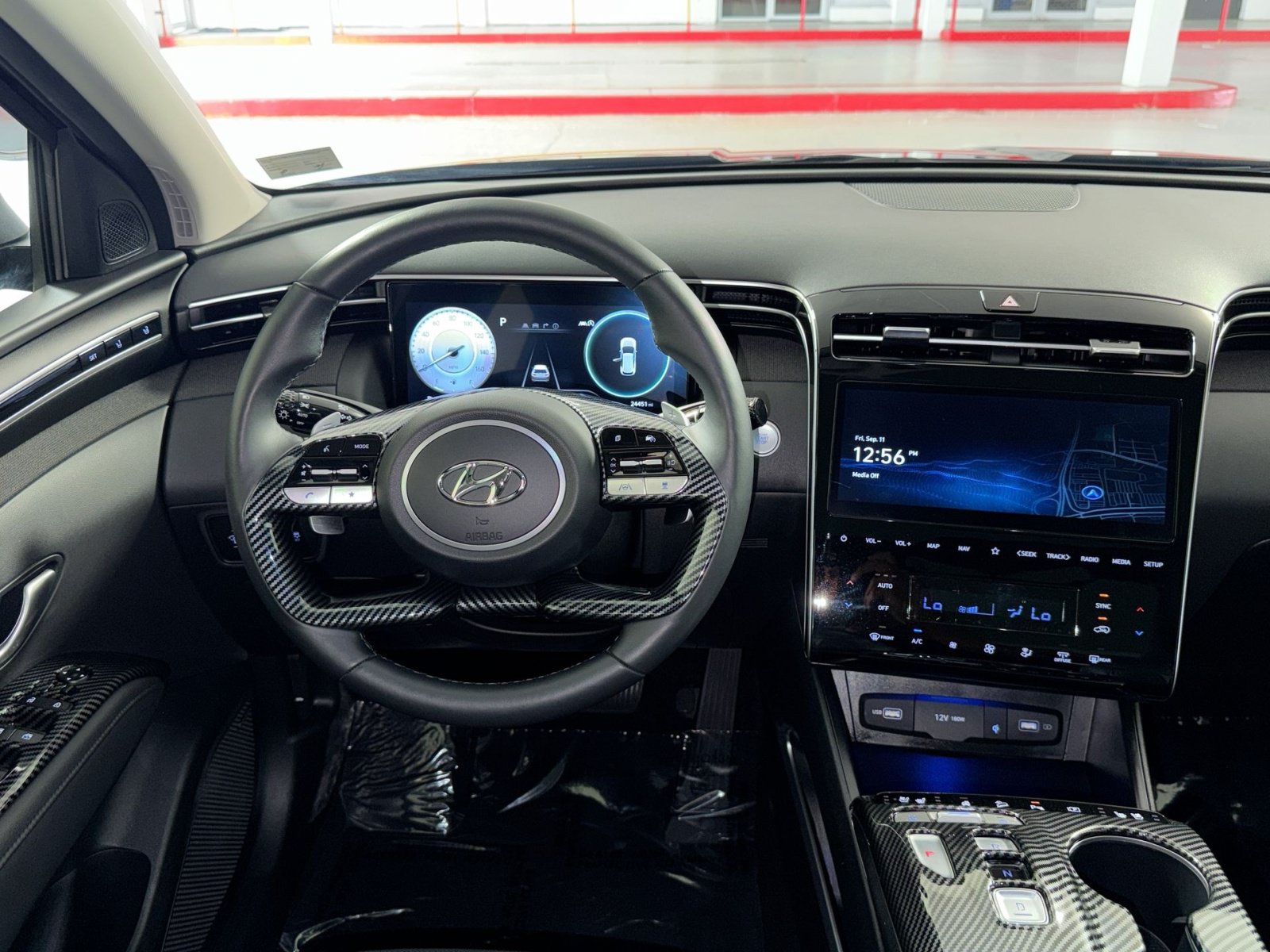 Used 2024 Hyundai Tucson Limited AWD/4WD image 16