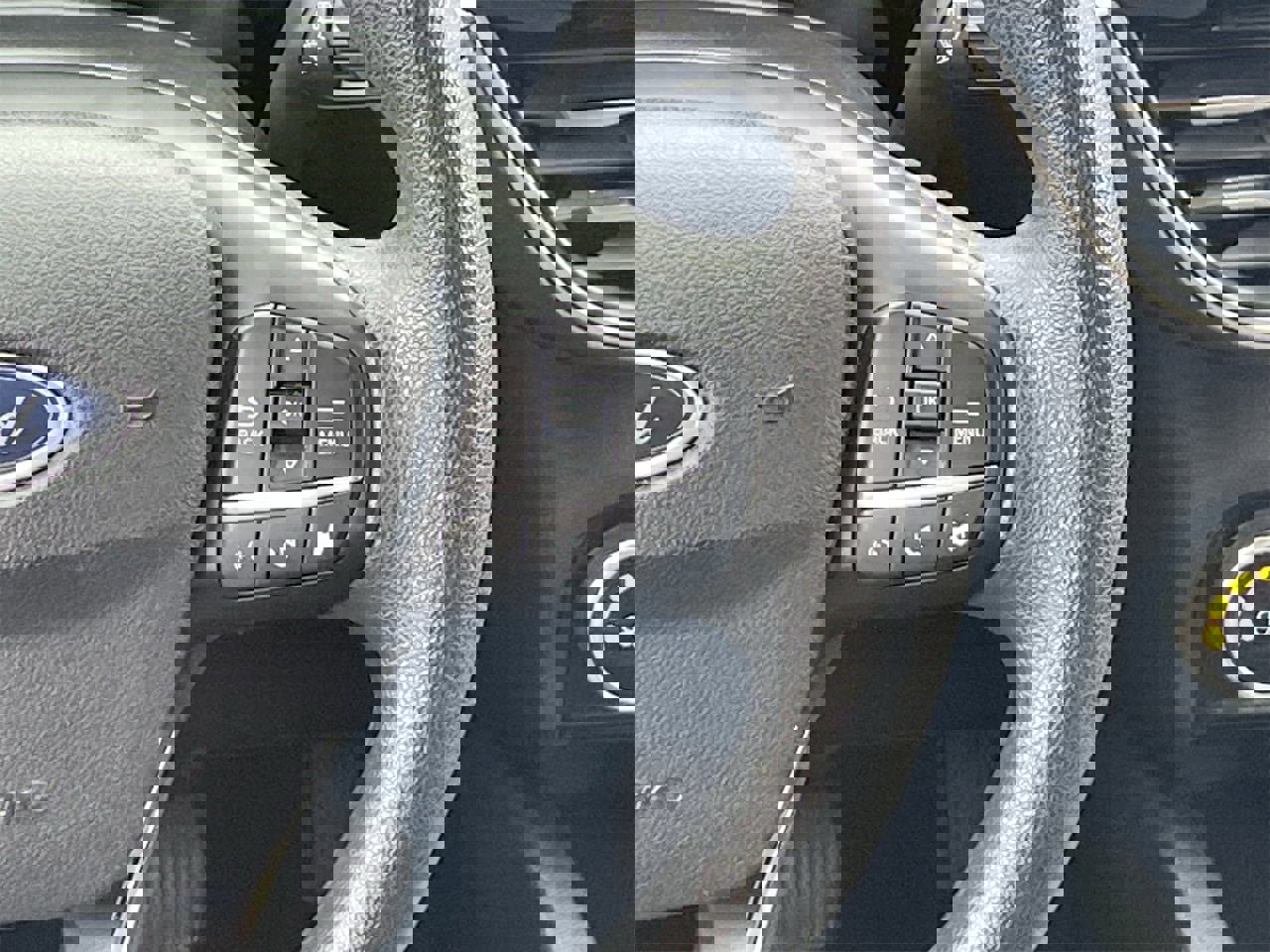 Used 2022 Ford Escape SE image 20