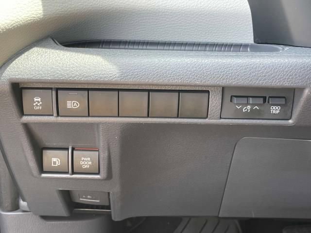 Used 2022 Toyota Sienna XLE image 18