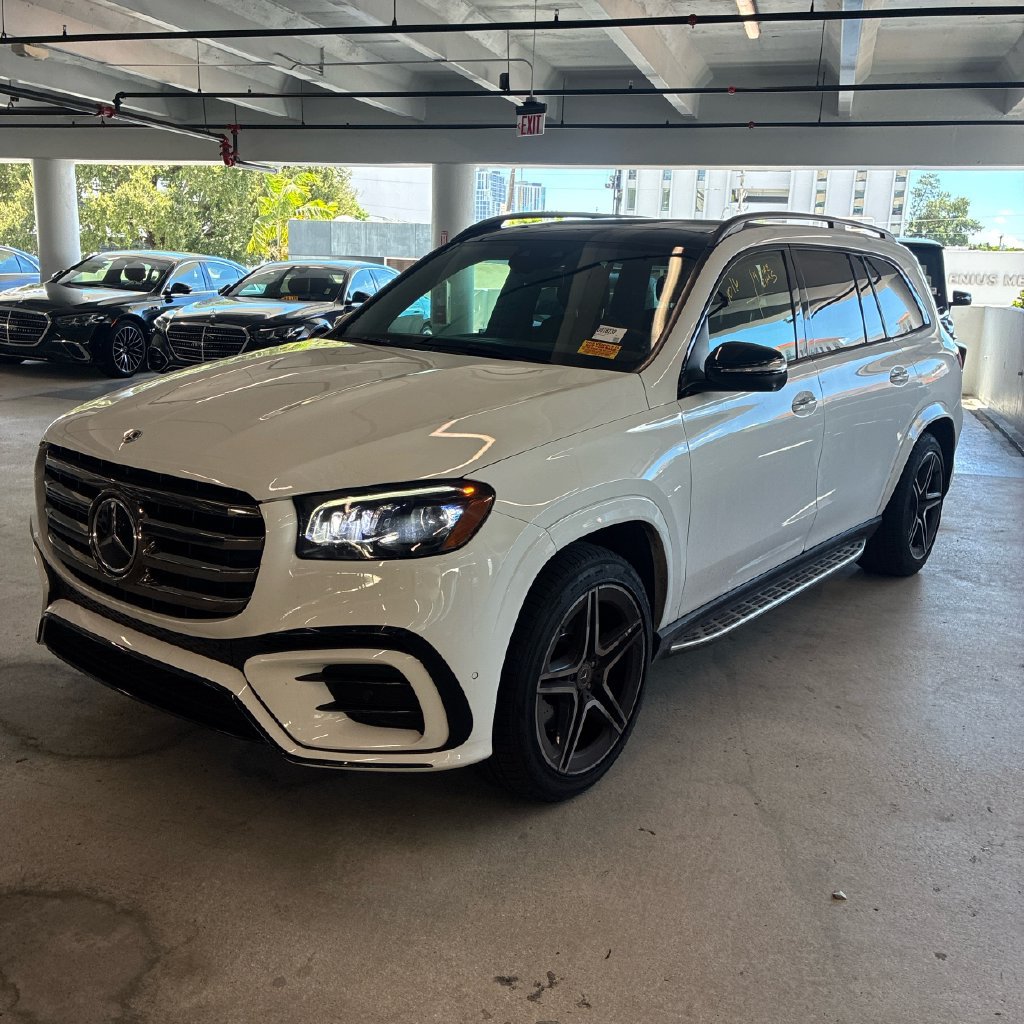 Used 2024 Mercedes-Benz GLS 450 4MATIC w/ AMG Line Exterior image 3