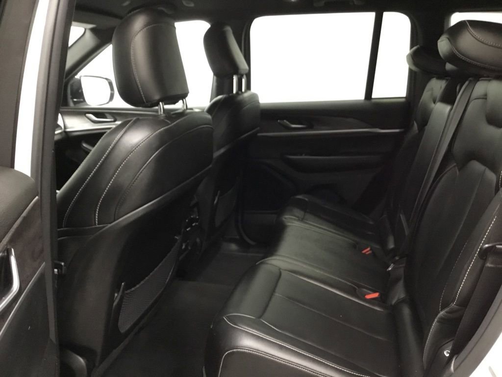 Used 2024 Jeep Grand Cherokee Limited image 12