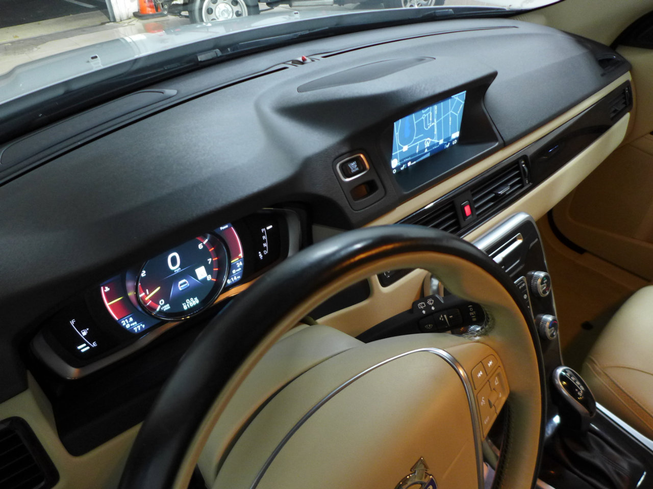 Used 2016 Volvo XC70 T5 Platinum w/ Protection Package image 17