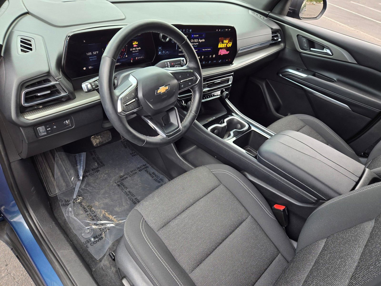 Used 2025 Chevrolet Traverse LT FWD image 16