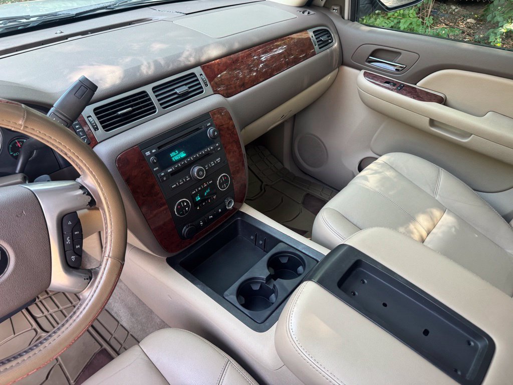 Used 2009 Chevrolet Suburban LT AWD/4WD image 15