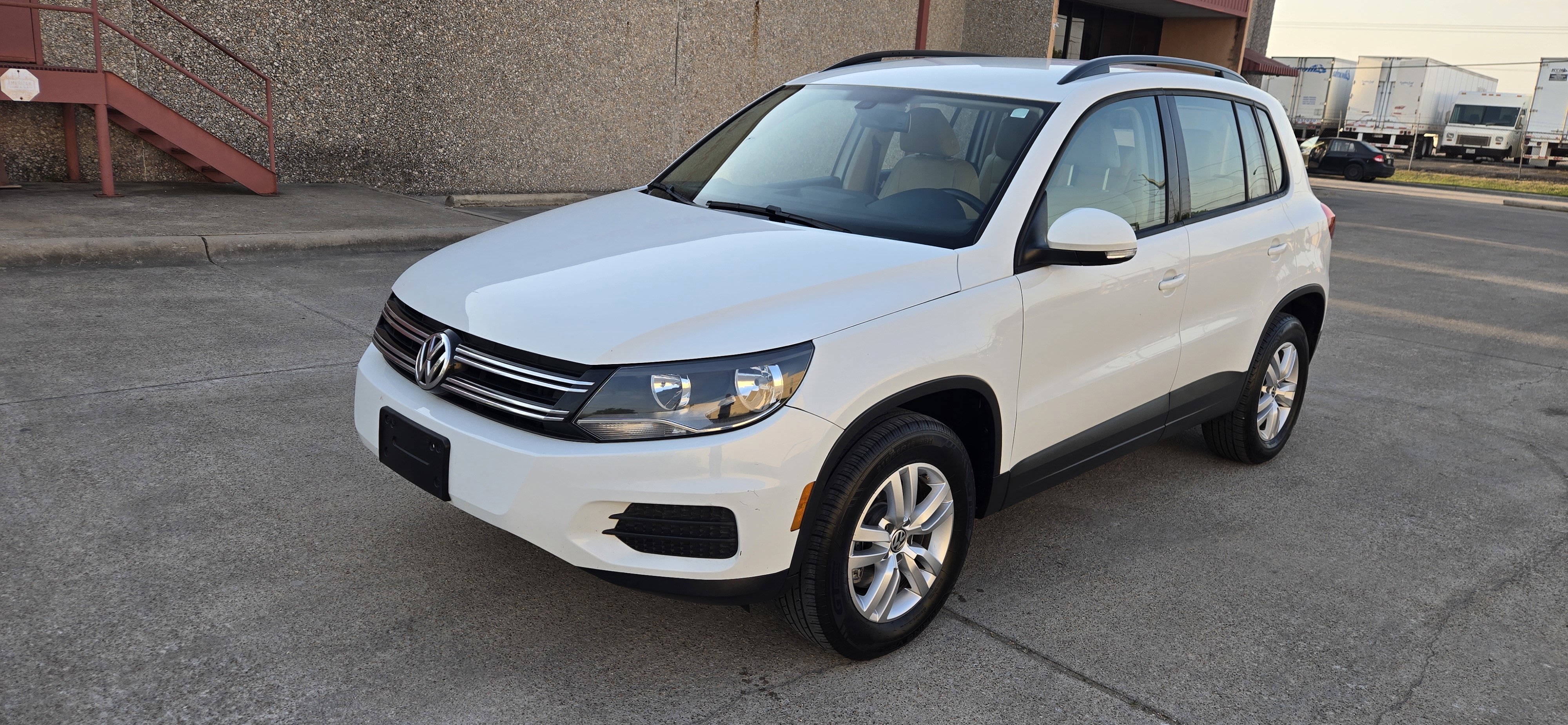 Used 2017 Volkswagen Tiguan S AWD/4WD image 2
