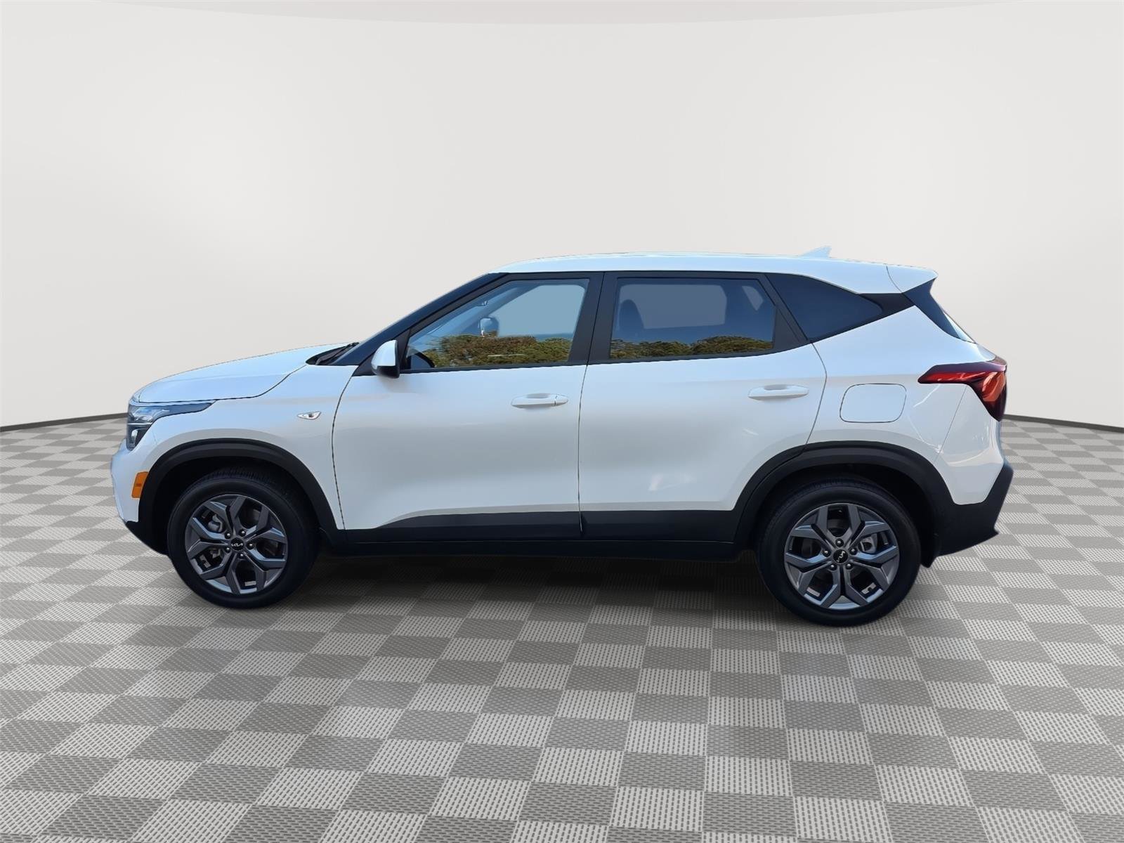 Used 2024 Kia Seltos LX image 9