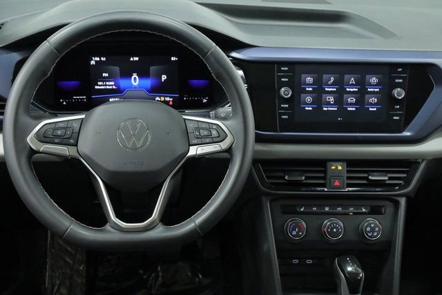 Certified 2022 Volkswagen Taos SE w/ Panoramic Sunroof Package image 13