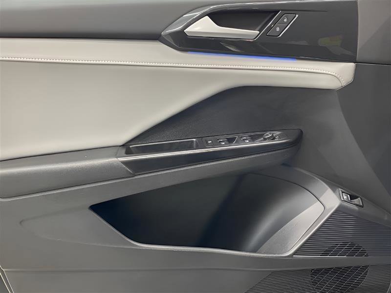 Used 2022 Volkswagen Taos SEL image 9