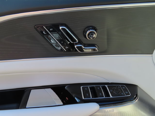 Used 2025 Cadillac Lyriq Luxury RWD image 10