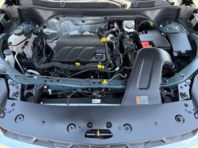 Certified 2025 Chevrolet Trax LT FWD image 23