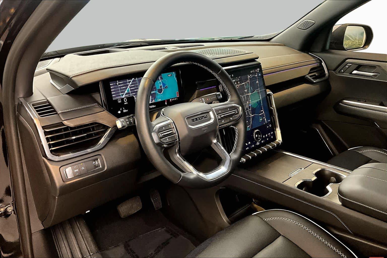 Used 2025 GMC Acadia Denali FWD image 17