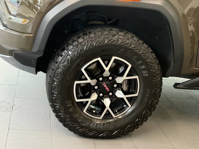 Used 2023 GMC Canyon AT4X AWD/4WD image 4