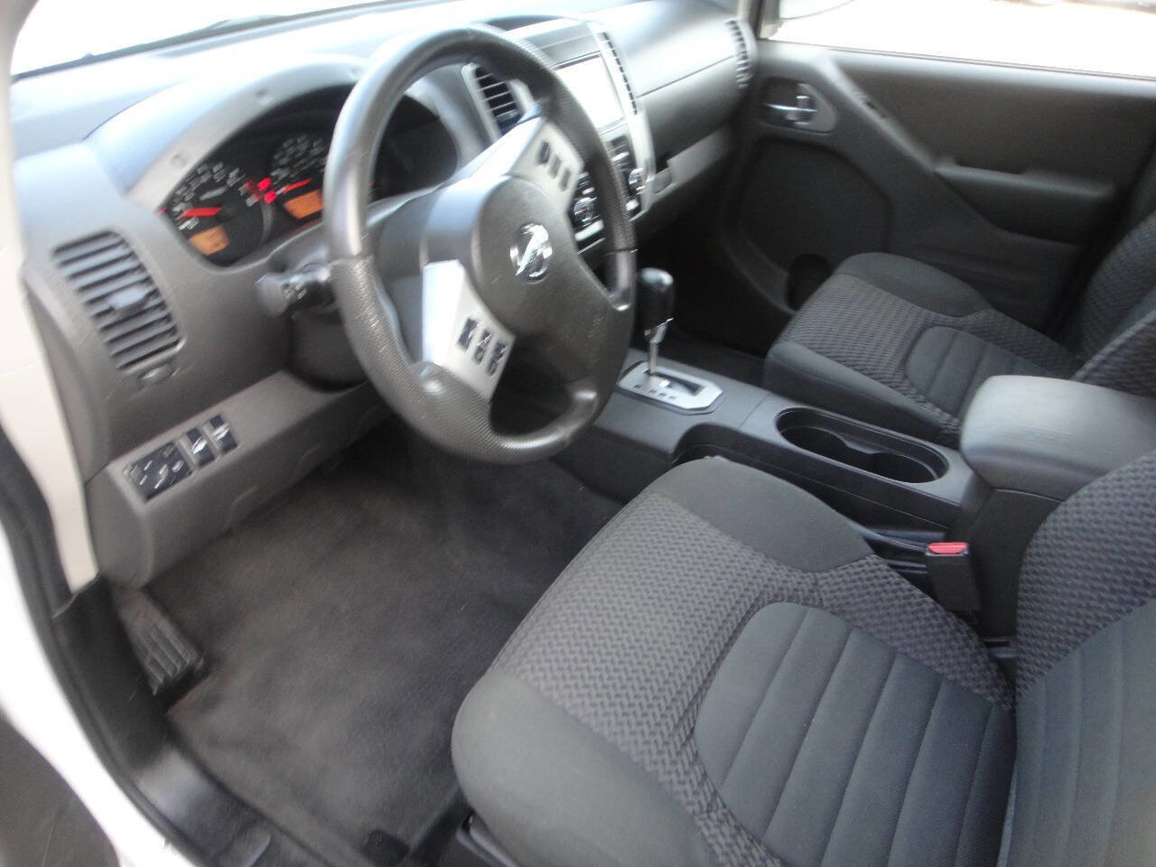 Used 2020 Nissan Frontier SV image 8
