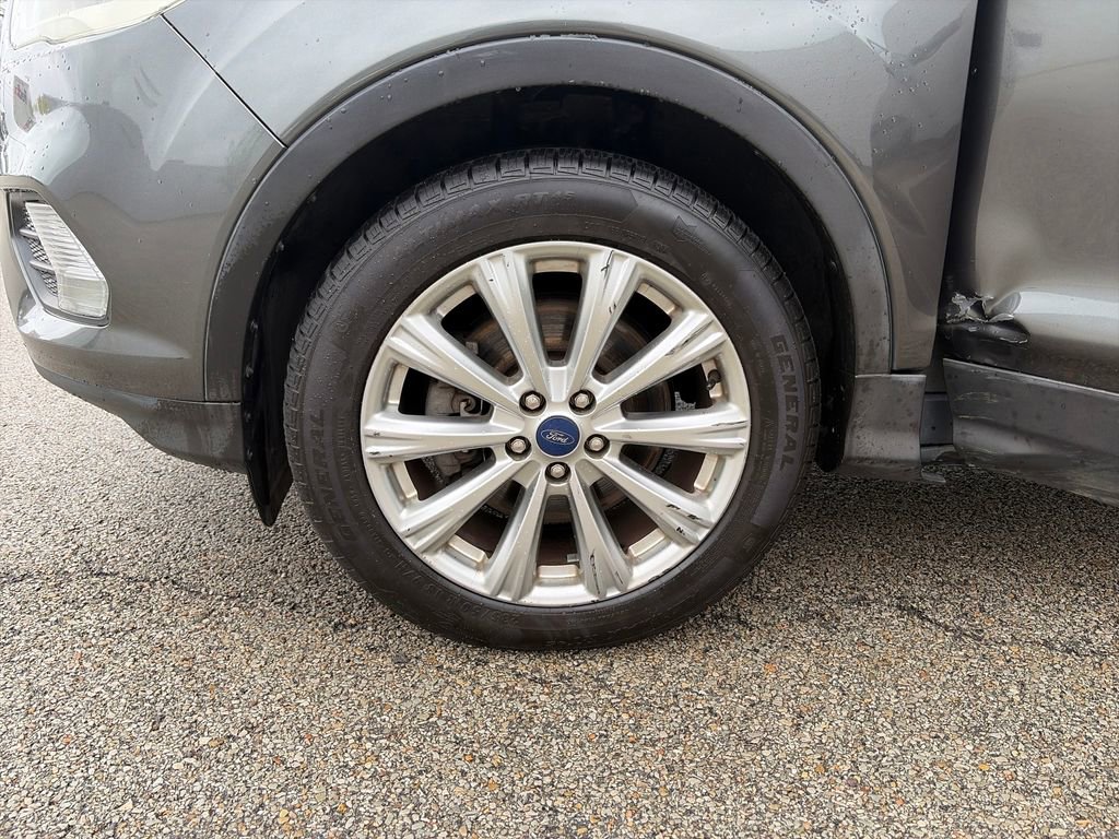 Used 2017 Ford Escape Titanium AWD/4WD image 28