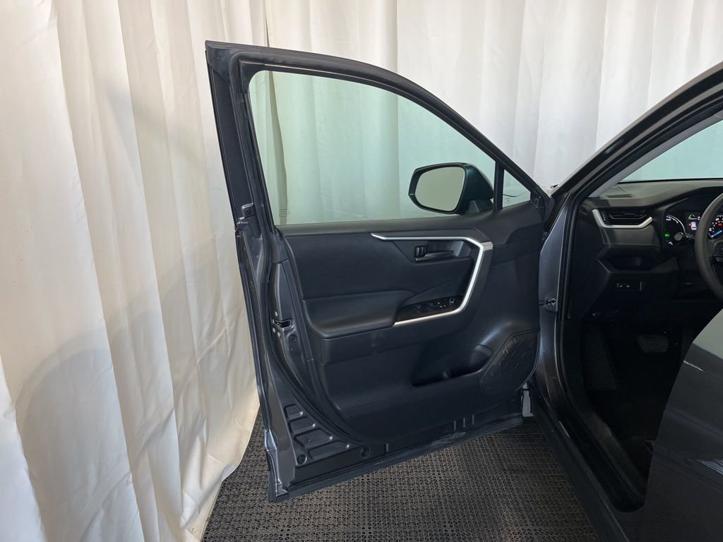 Used 2022 Toyota RAV4 LE AWD/4WD image 18