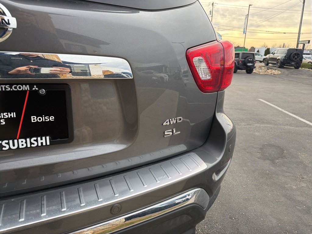 Used 2017 Nissan Pathfinder SL image 8