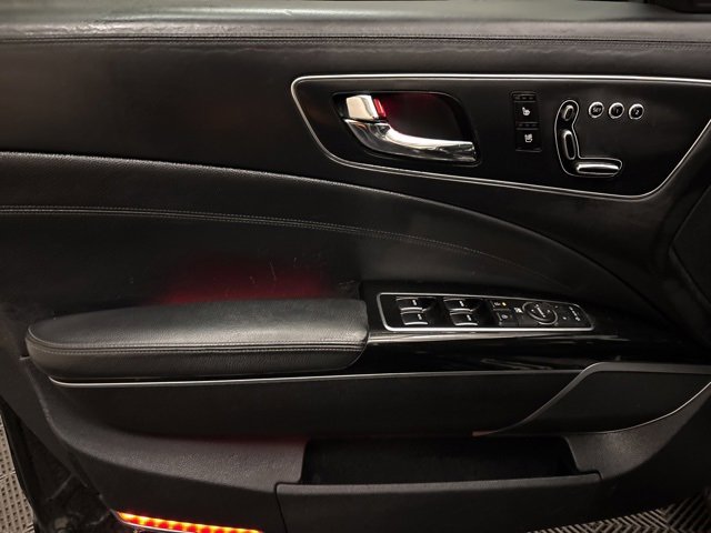 Used 2015 Kia K900 Premium w/ Interior Highline Package image 10