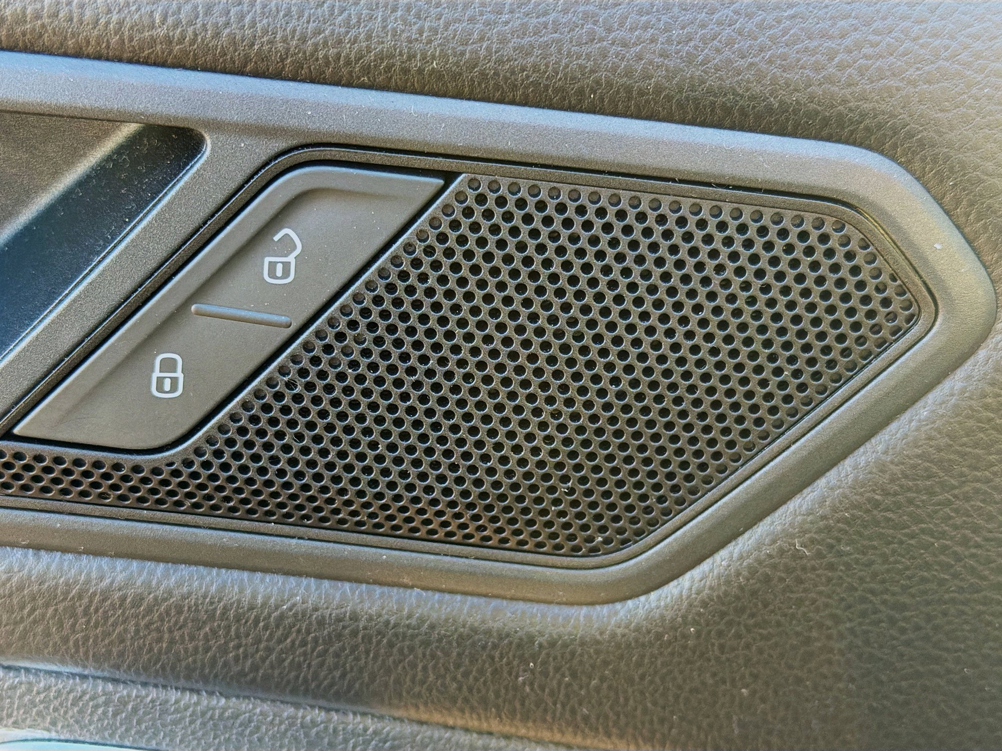 Used 2019 Volkswagen Tiguan SE image 24