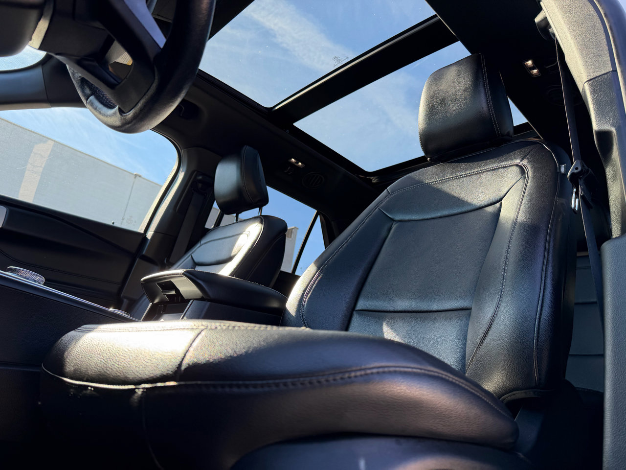 Used 2020 Ford Explorer XLT w/ Equipment Group 202A image 12