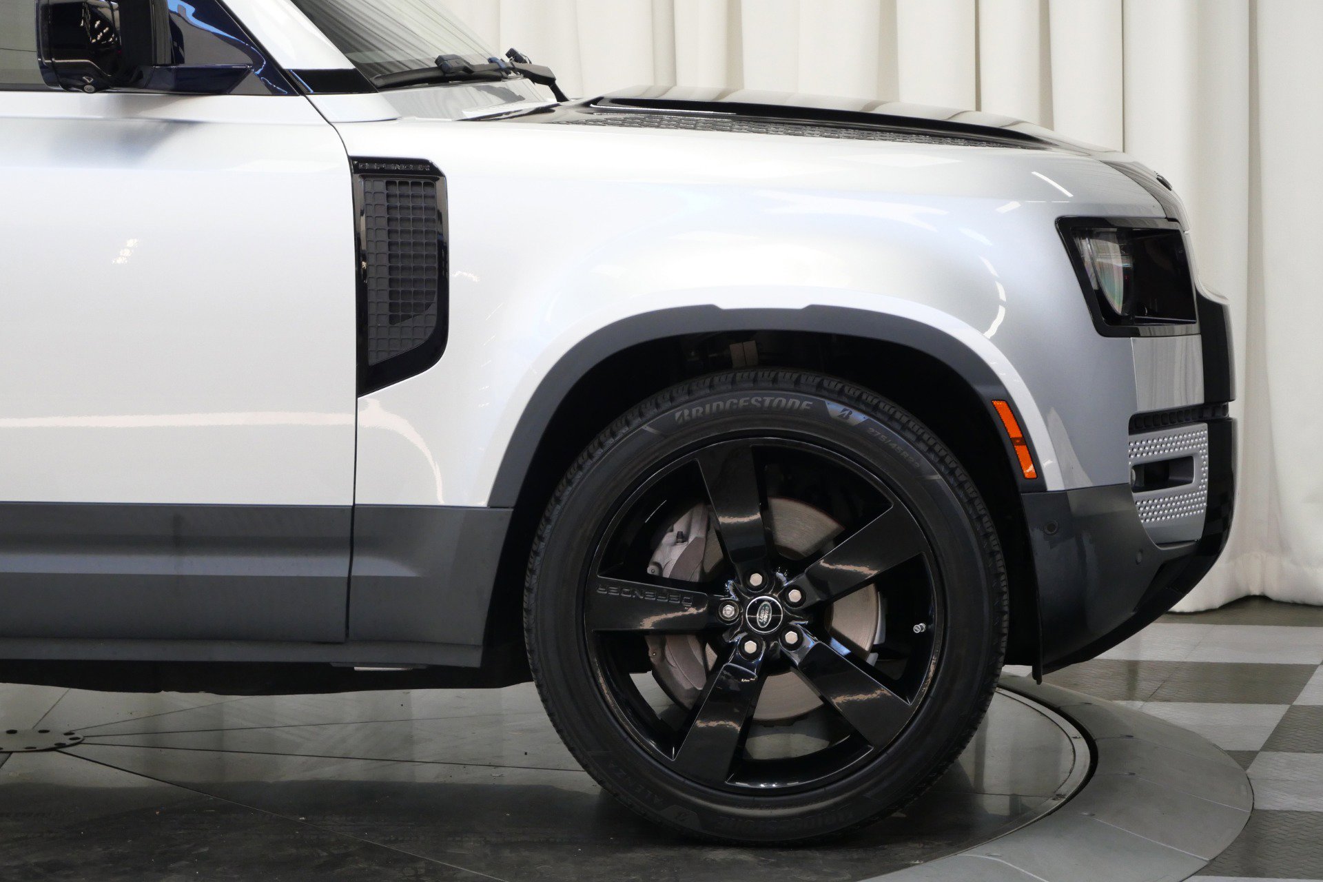 Used 2020 Land Rover Defender 110 First Edition image 33