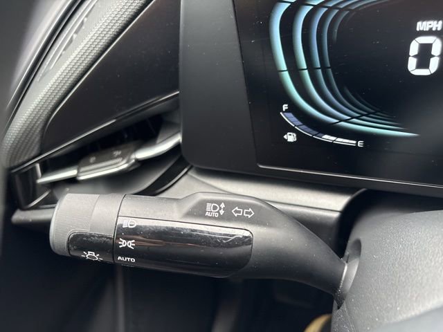 Used 2025 Kia Niro LX image 24