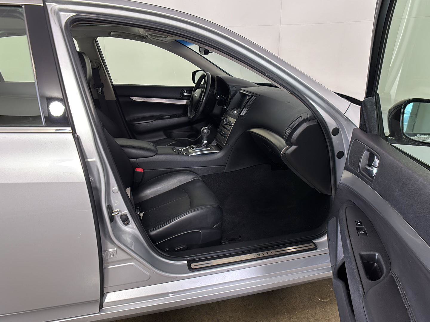 Used 2013 INFINITI G37 x Sedan w/ Premium Pkg AWD/4WD image 18