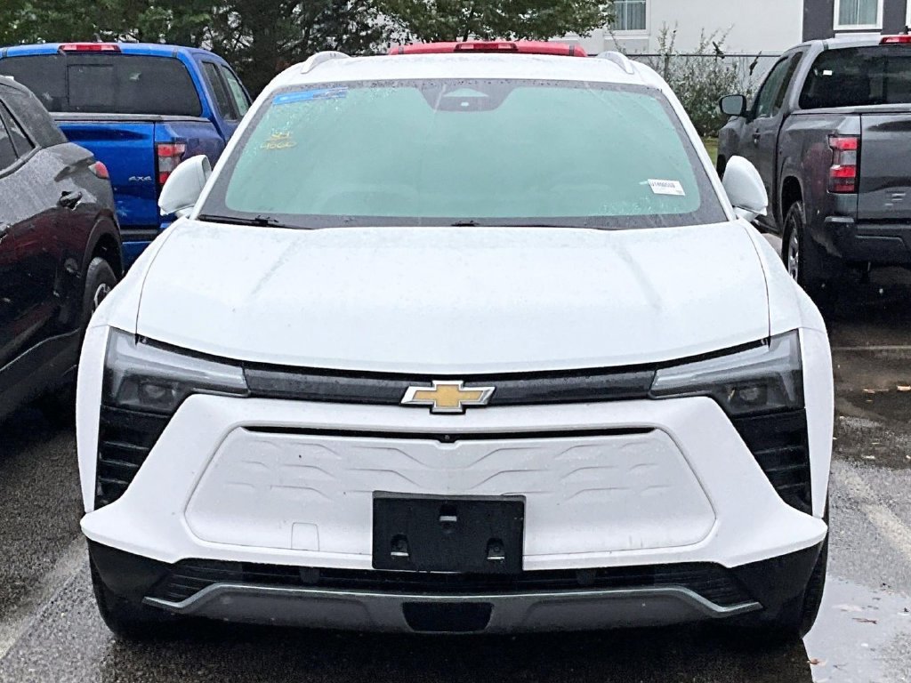 Used 2024 Chevrolet Blazer EV LT AWD/4WD image 2