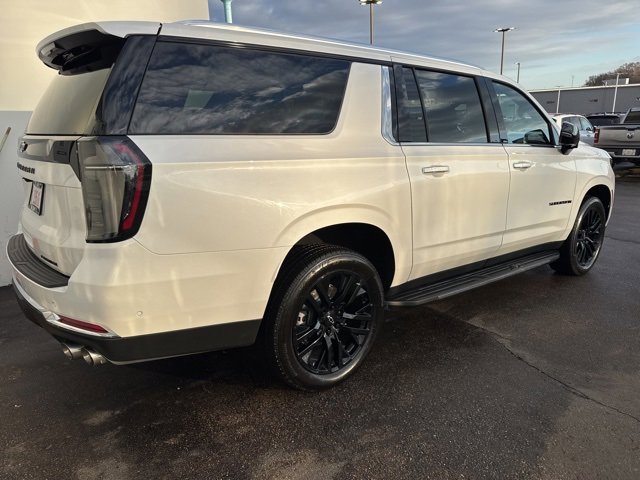 Used 2025 Chevrolet Suburban Premier image 4