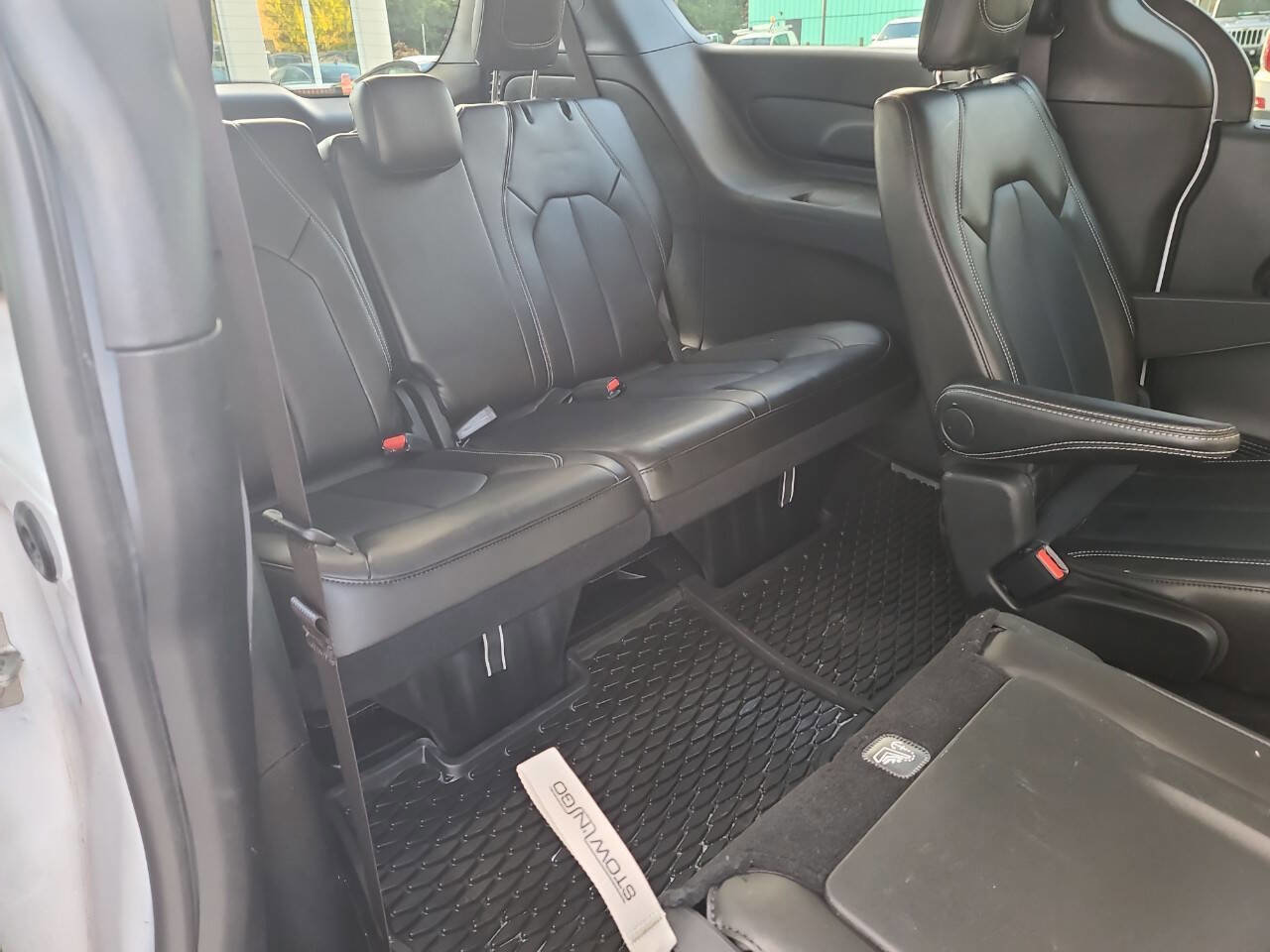 Used 2025 Chrysler Pacifica Select FWD image 35